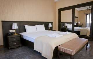 Отель Boutique Hotel O. Galogre Батуми Двухместный номер Делюкс с 1 кроватью и балконом-1