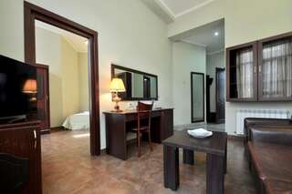 Отель Boutique Hotel O. Galogre Батуми Люкс с 2 отдельными кроватями-4