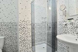 Отель Boutique Hotel O. Galogre Батуми Люкс с 2 отдельными кроватями-5